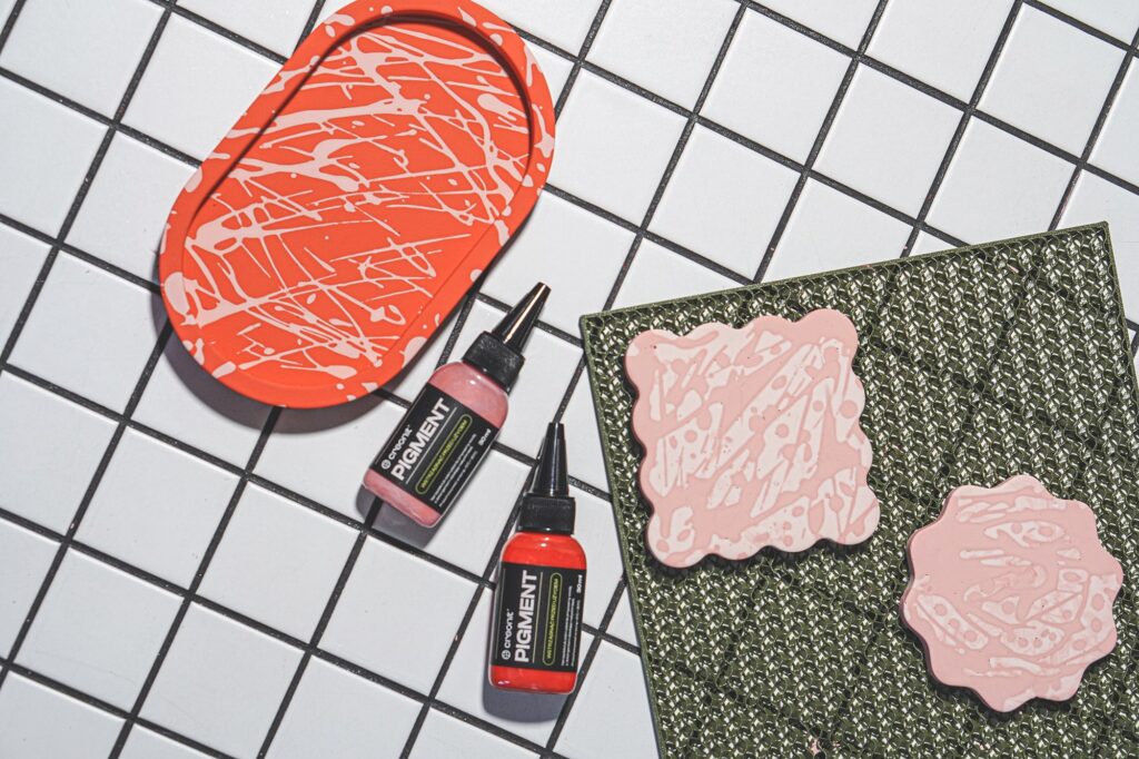 Dystrybucja 2 dekoracje z gipsu polimerowego Creonit